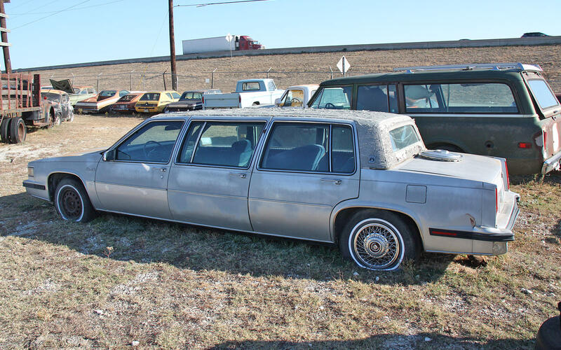 CADILLAC LIMOUSINE - 1986