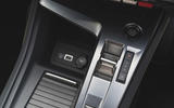 13 Peugeot 308 RT 2022 gearshift usb