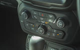 17 Jeep Renegade 4xe 2021 RT climate controls