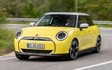 19 mini cooper se review 2024 01 front cornering