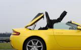 V8 Vantage's folding roof