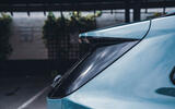 BMW iX1 spoiler