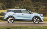 ford explorer review 2024 02 side panning ford explorer review 2024 02 side panning