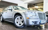 02 chysyler 300c srt front quarter