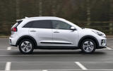 2 kia e niro 39kwh 2021 uk first drive review hero side 2 kia e niro 39kwh 2021 uk first drive review hero side