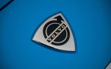 Cyan Volvo P1800 drive - badge