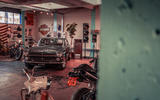 98 Duke of London Autocar visits harley sign