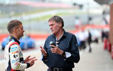 Turkington talking to BMW employee Turkington talking to BMW employee