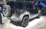 Land Rover Defender bond car side rear