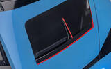 Lambo auto fondo azzurro uniforme 111