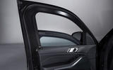 BMW X5 Protection VR6 - window down