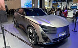 Peugeot Concept 8 SUV front 3 .HEIC
