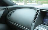 Infiniti QX70 glovebox