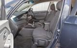 Kia Carens front seats