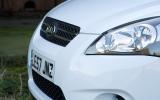 Bumper tweaks help give the Procee’d a sleeker profile and distract from a bluff-fronted nose Kia Procee'd front grille