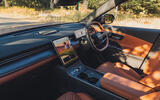 Lepas L8 interior