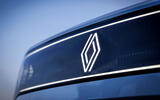 Renault 4 2025 Review front lightbar 0111