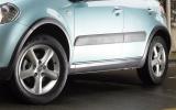 Black plastic mouldings break up the large, flat side panels Suzuki SX4 plastic mouldings