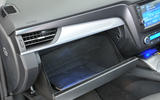 Toyota Avensis glovebox