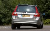 Only very brutal treatment unsettles the rear end. Volvo V70 rear cornering