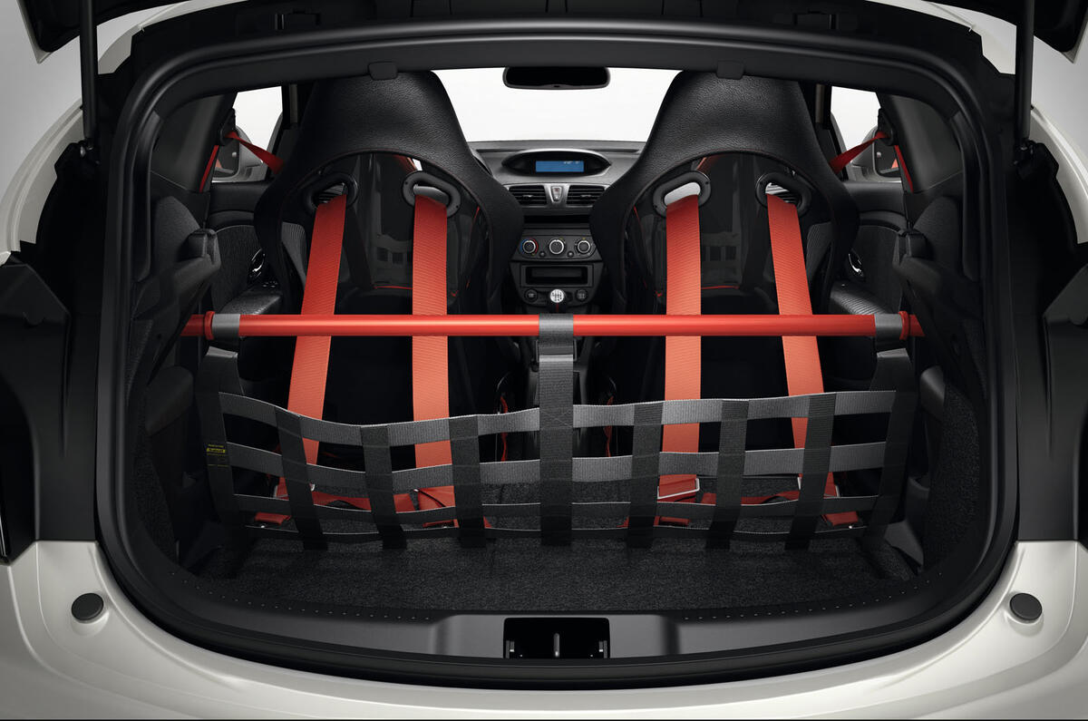 Renault unleashes track-focused Mégane Renaultsport 275 Trophy-R