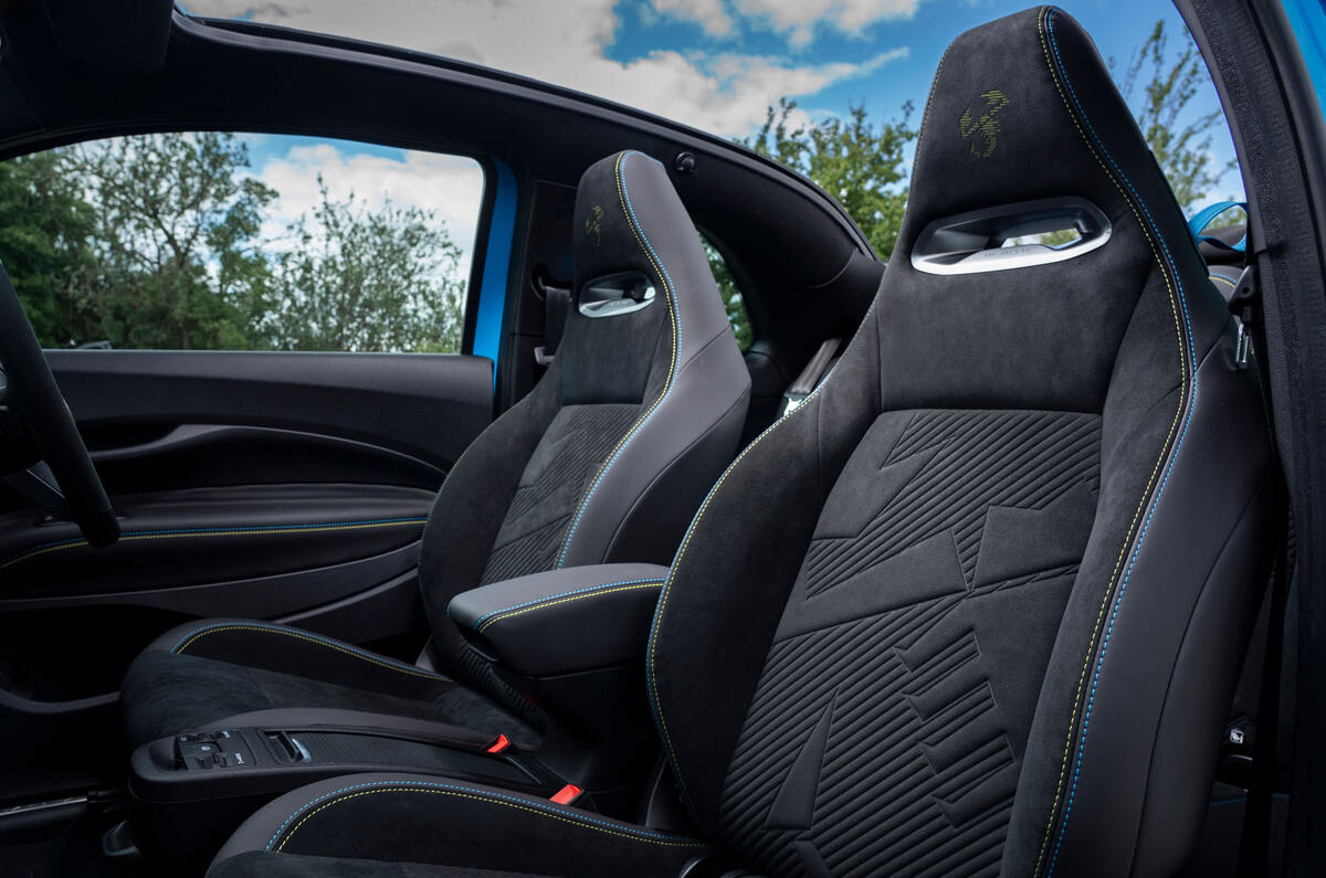 00108 Abarth 500e Convertible UK FD 2023 seats 00108 Abarth 500e Convertible UK FD 2023 seats