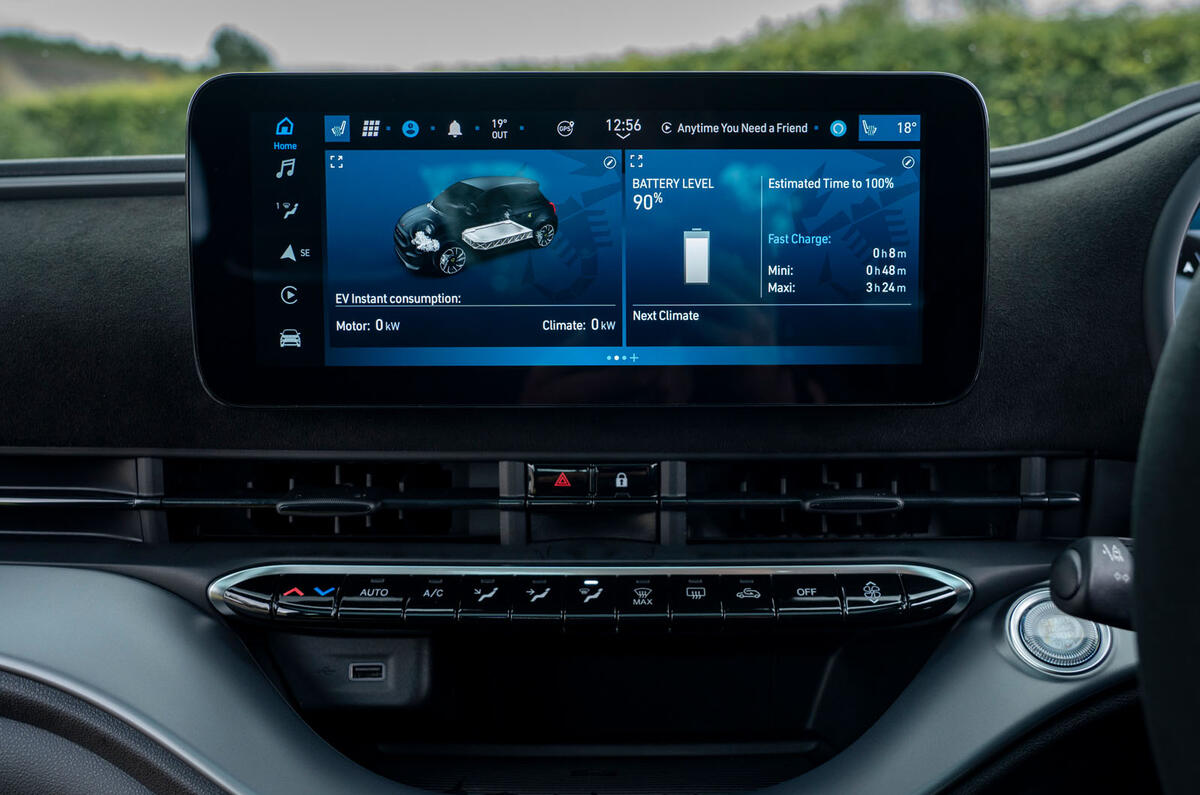 00112 Abarth 500e Convertible UK FD 2023 screen 00112 Abarth 500e Convertible UK FD 2023 screen