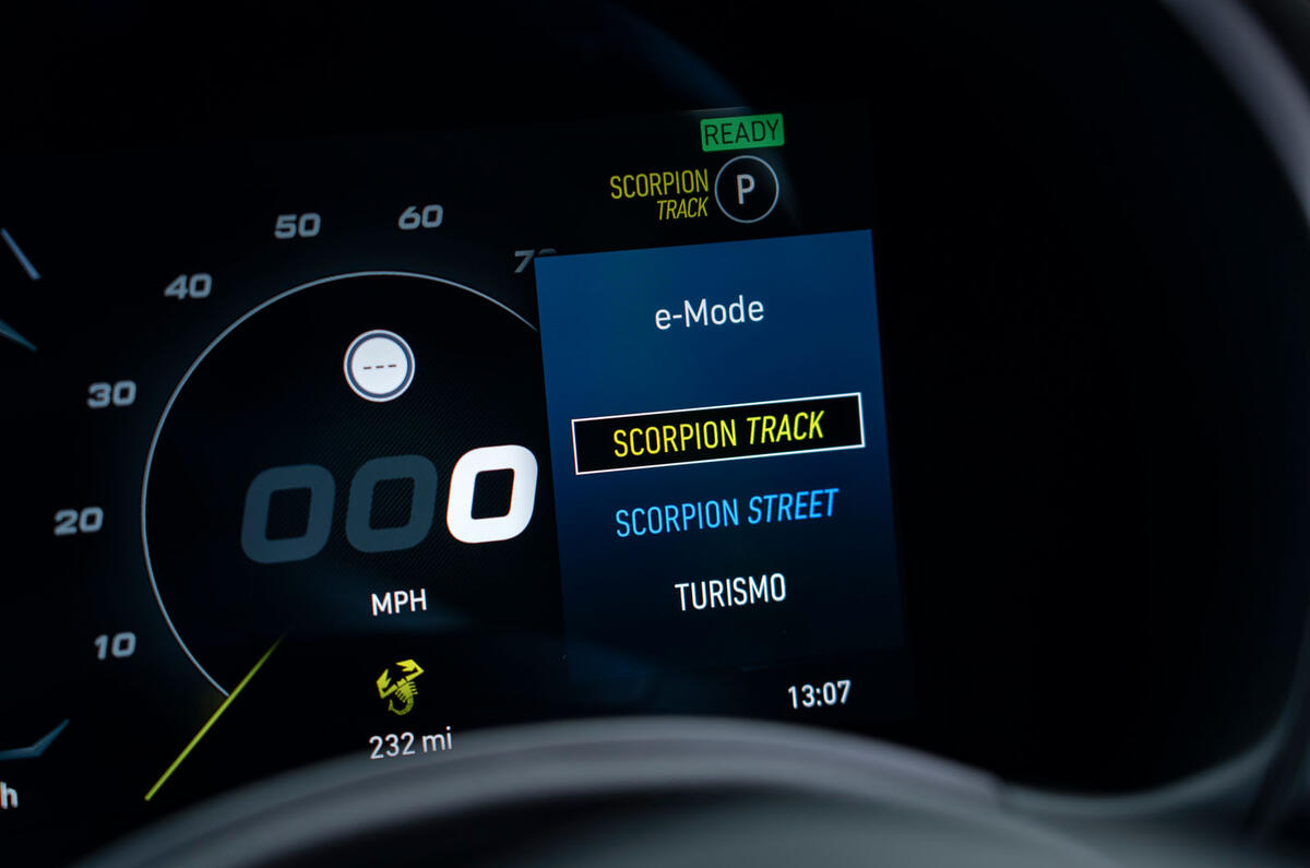 00113 Abarth 500e Convertible UK FD 2023 drive modes 00113 Abarth 500e Convertible UK FD 2023 drive modes