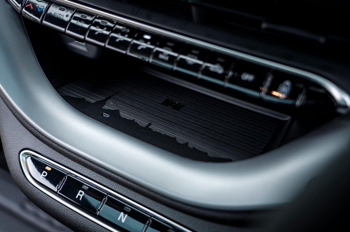 00114 Abarth 500e Convertible UK FD 2023 wireless charging tray 00114 Abarth 500e Convertible UK FD 2023 wireless charging tray