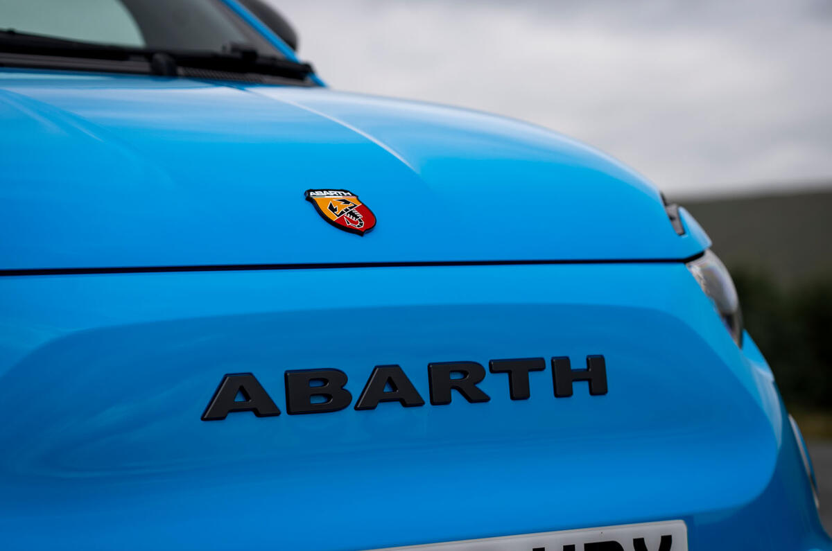 00115 Abarth 500e Convertible UK FD 2023 logo 00115 Abarth 500e Convertible UK FD 2023 logo
