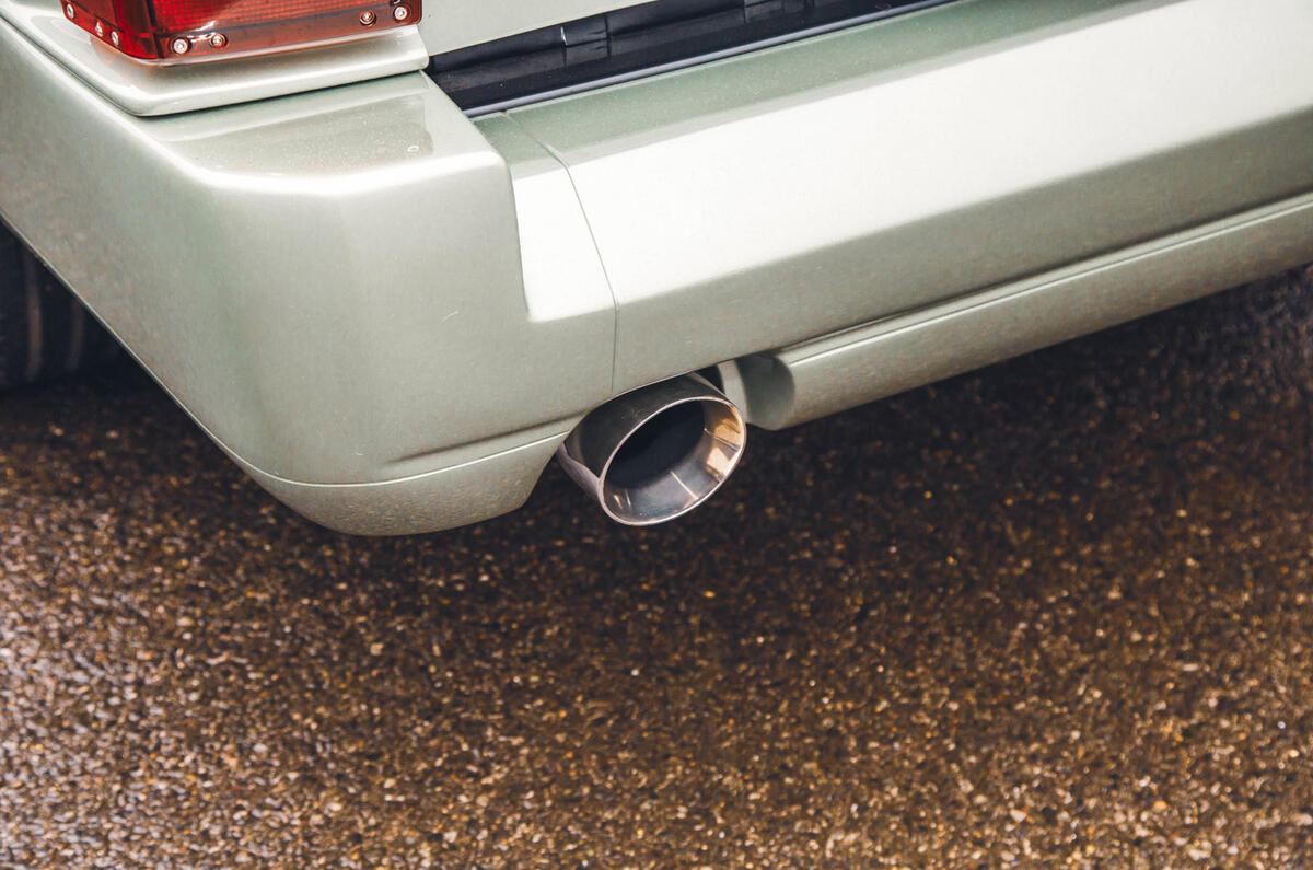 00118 JIA Range Rover Chieftain PHEV review 2024 exhaust