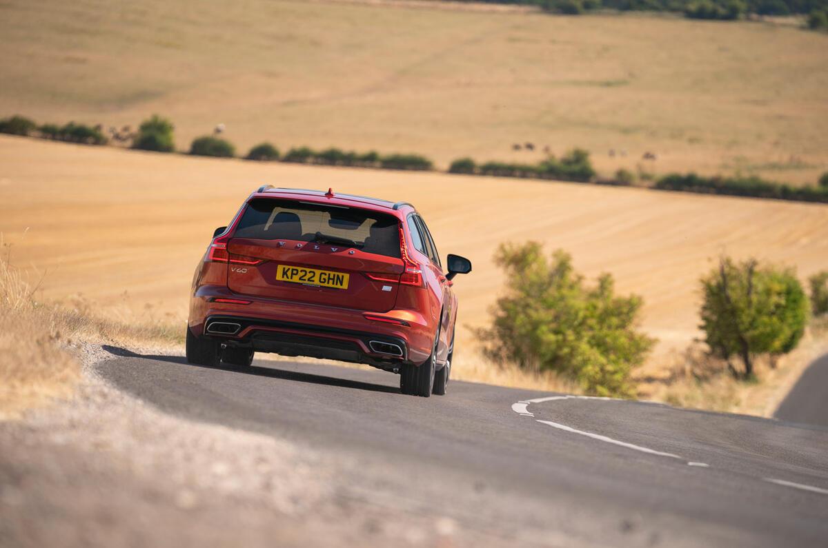 02 Volvo V60 PHEV RT 2022 rear corner