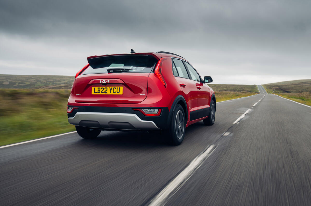 02a Kia Niro HEV FD 2022 rear action