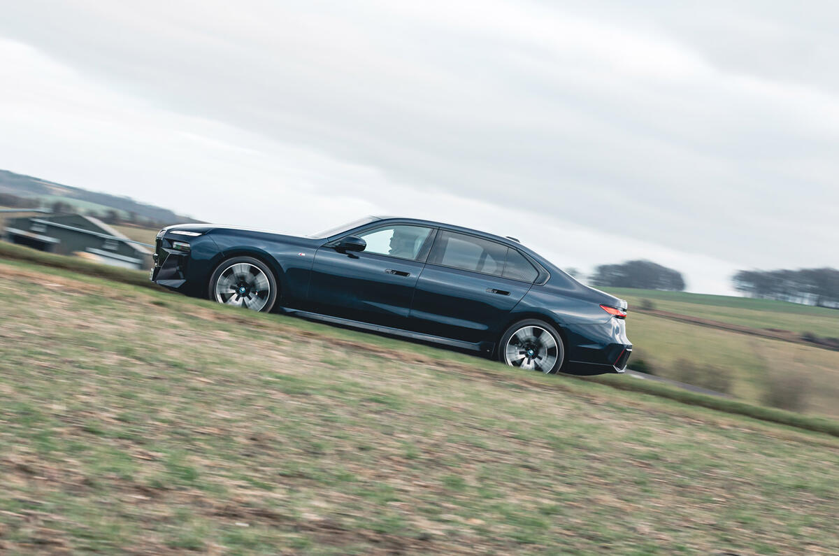 03 BMW I7 RT 2023 side driving uphill