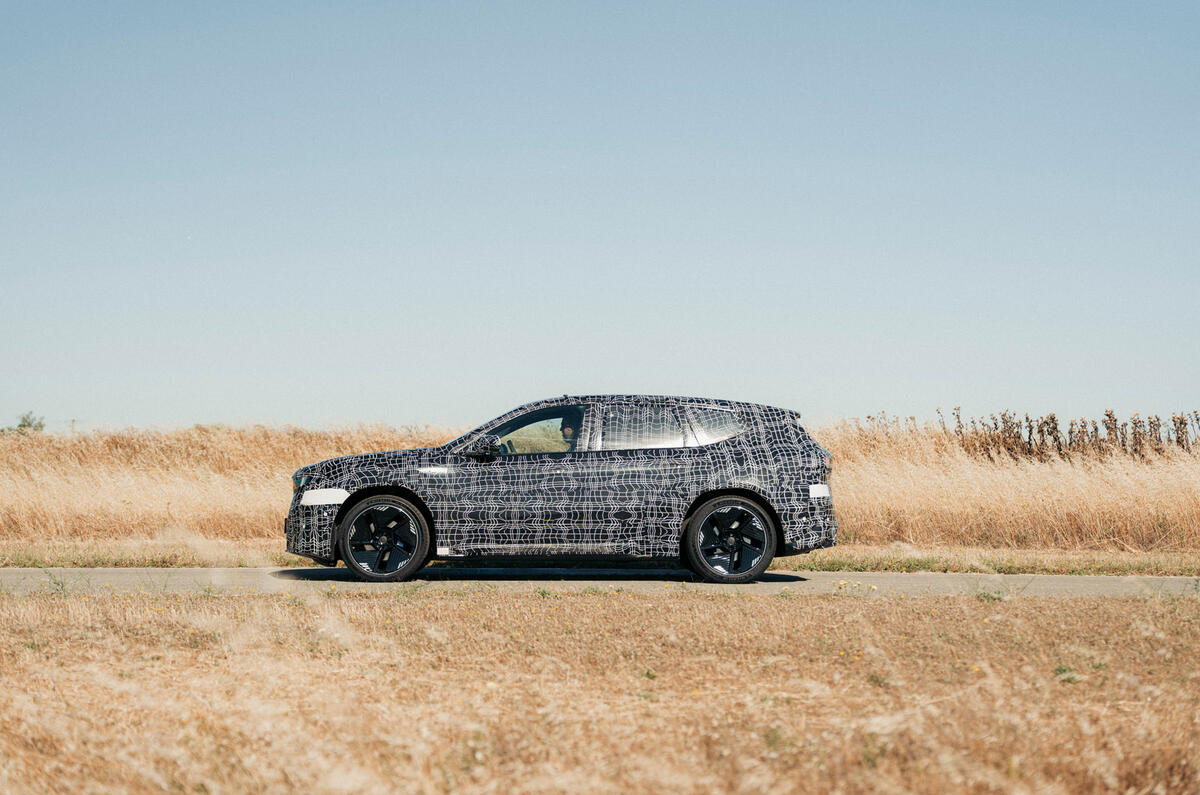 03 BMW iX3 Neue Klasse 2025 Autocar Critique latérale