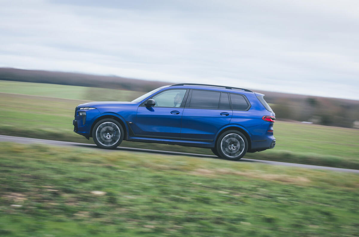 03 BMW X7 M60i RT 2023 side driving 03 BMW X7 M60i RT 2023 side driving