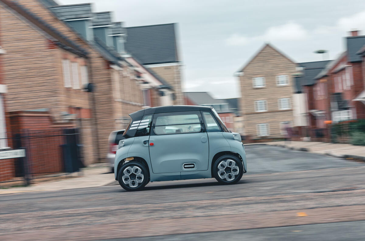 03 Citroen Ami RT 2023 side driving