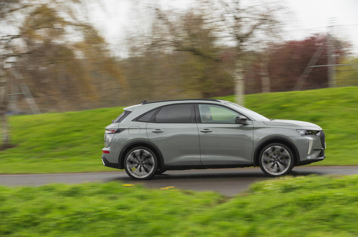 03 DS 7 E Tense 4x4 360 2023 RT side driving