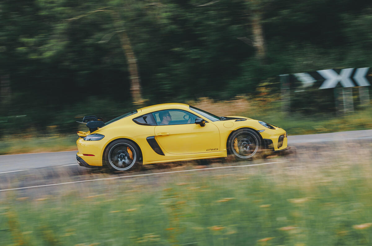 03 Porsche Cayman GT4 RS RT 2022 panning
