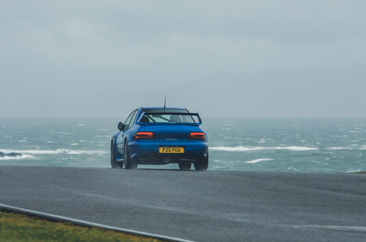 03 Prodrive P25 FD BBDC Anglesey 2023 rear cornering into the sea