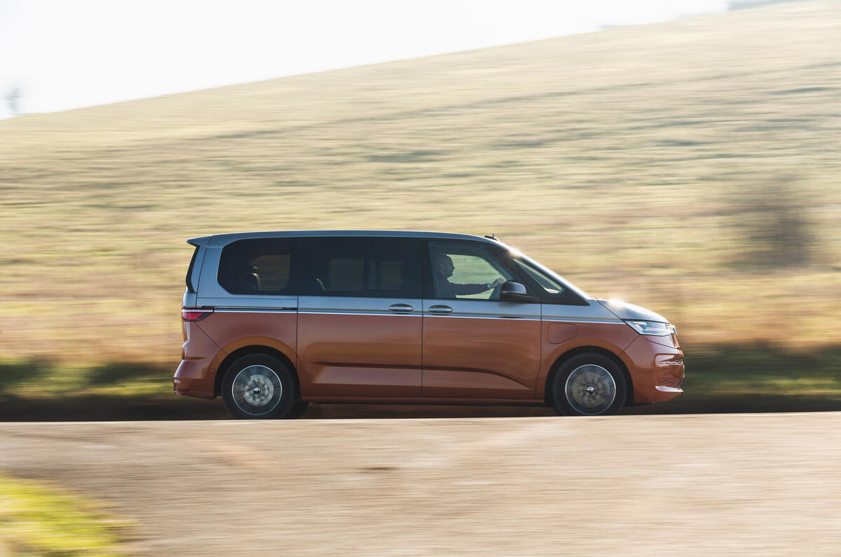 03 Volkswagen Multivan RT 2023 side driving