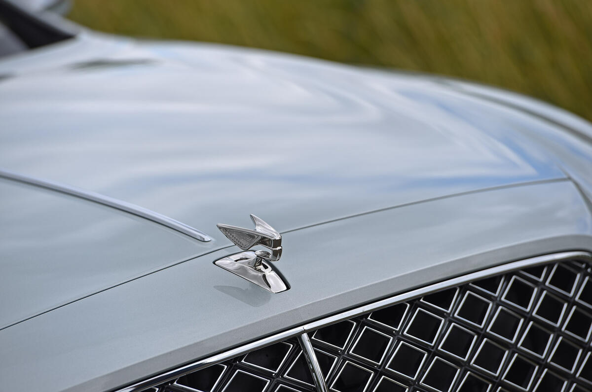 04 Bentley Flying Spur Hybrid RT 2022 flying B