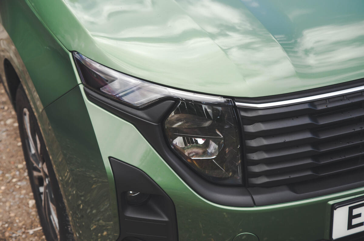 04 Ford Tourneo Courier 2024 headlight 04 Ford Tourneo Courier 2024 headlight