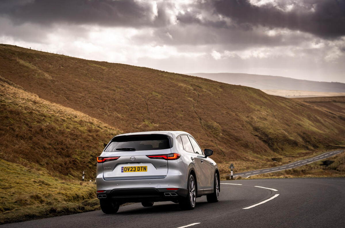 04 Mazda CX60 RT 2023 rear cornering