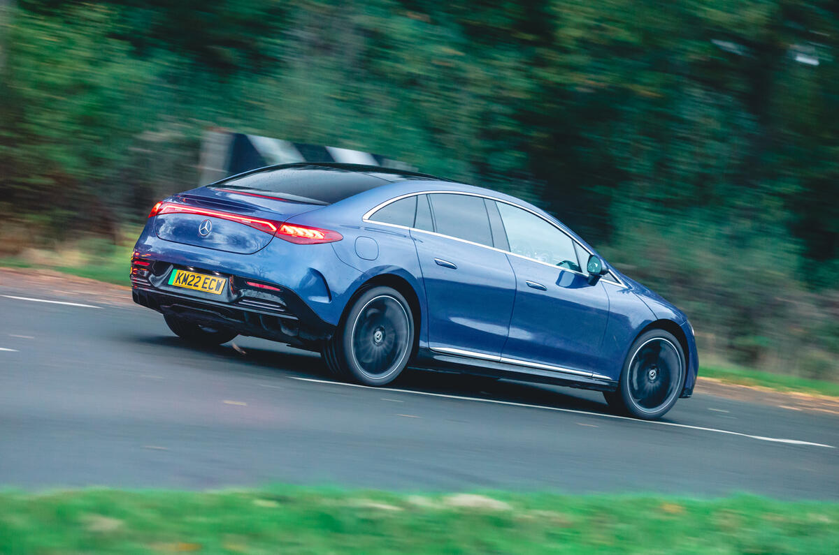 04 Mercedes Benz EQE RT 2023 rear corner