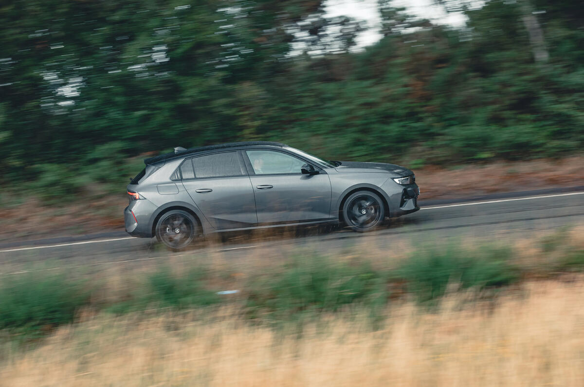 04 Vauxhall Opel Astra RT 2022 side pan