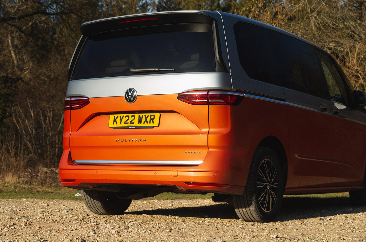 04 Volkswagen Multivan RT 2023 rear static