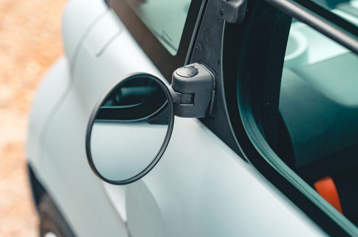 05 Citroen Ami RT 2023 mirror