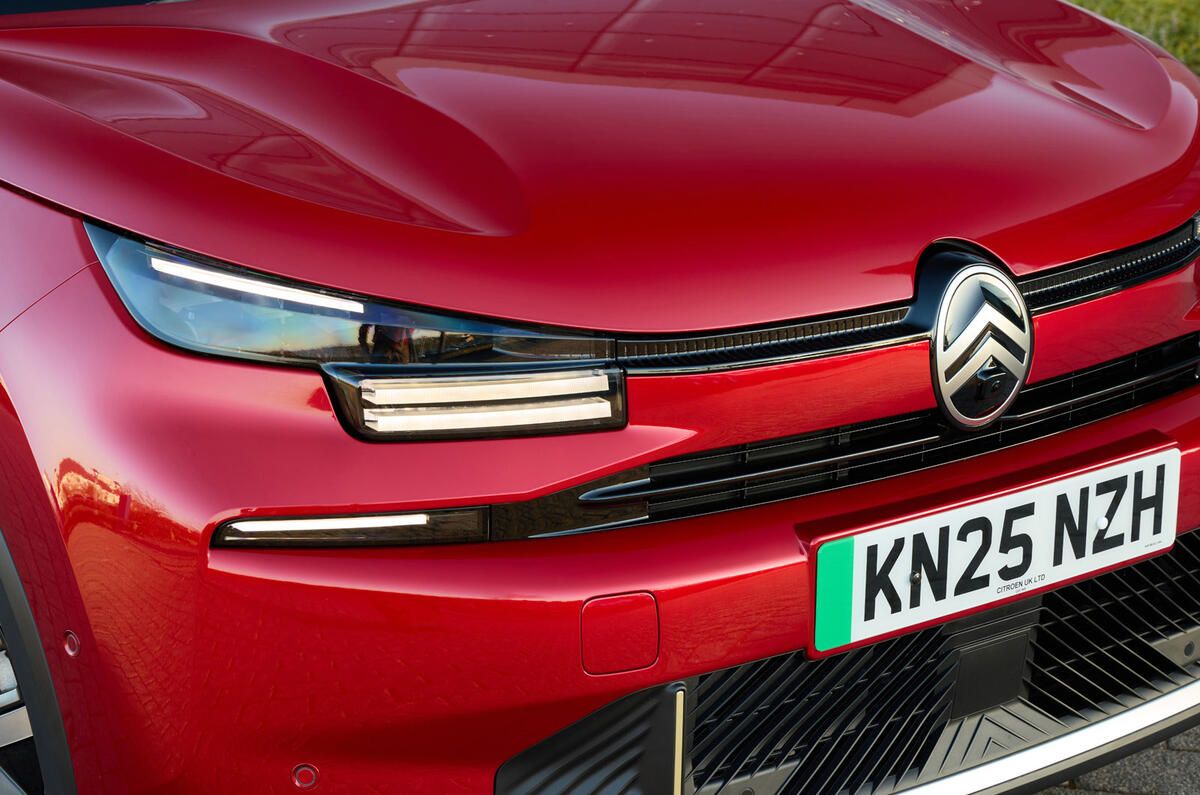 05 Citroen e C4 2025 review headlight grille 05 Citroen e C4 2025 review headlight grille