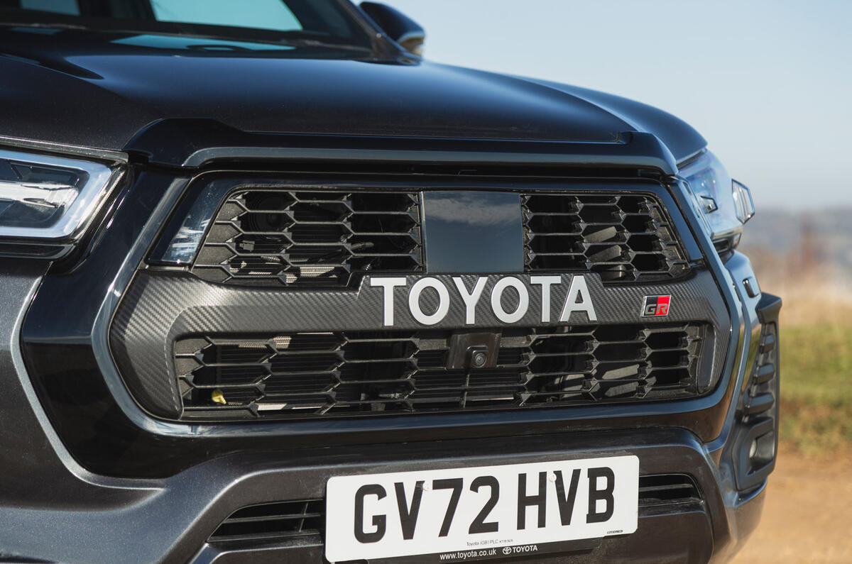 05 Toyota Hilux GR Sport RT 2023 grille 05 Toyota Hilux GR Sport RT 2023 grille